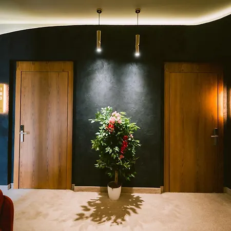 Noemie 4* هيماري