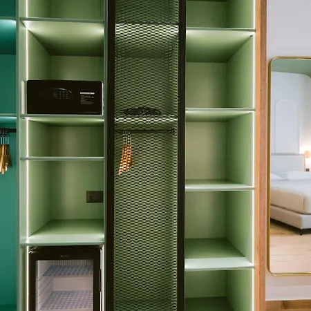 Noemie 4* هيماري