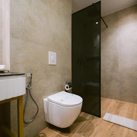 Noemie 4* هيماري